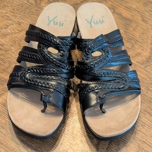 Yuu Women's Braided Black Sandals